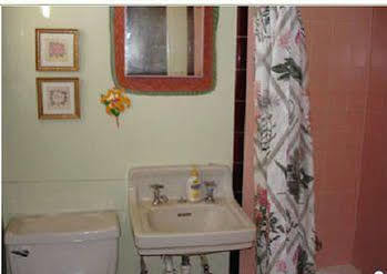 Spirit Tree Bed & Breakfast 2*